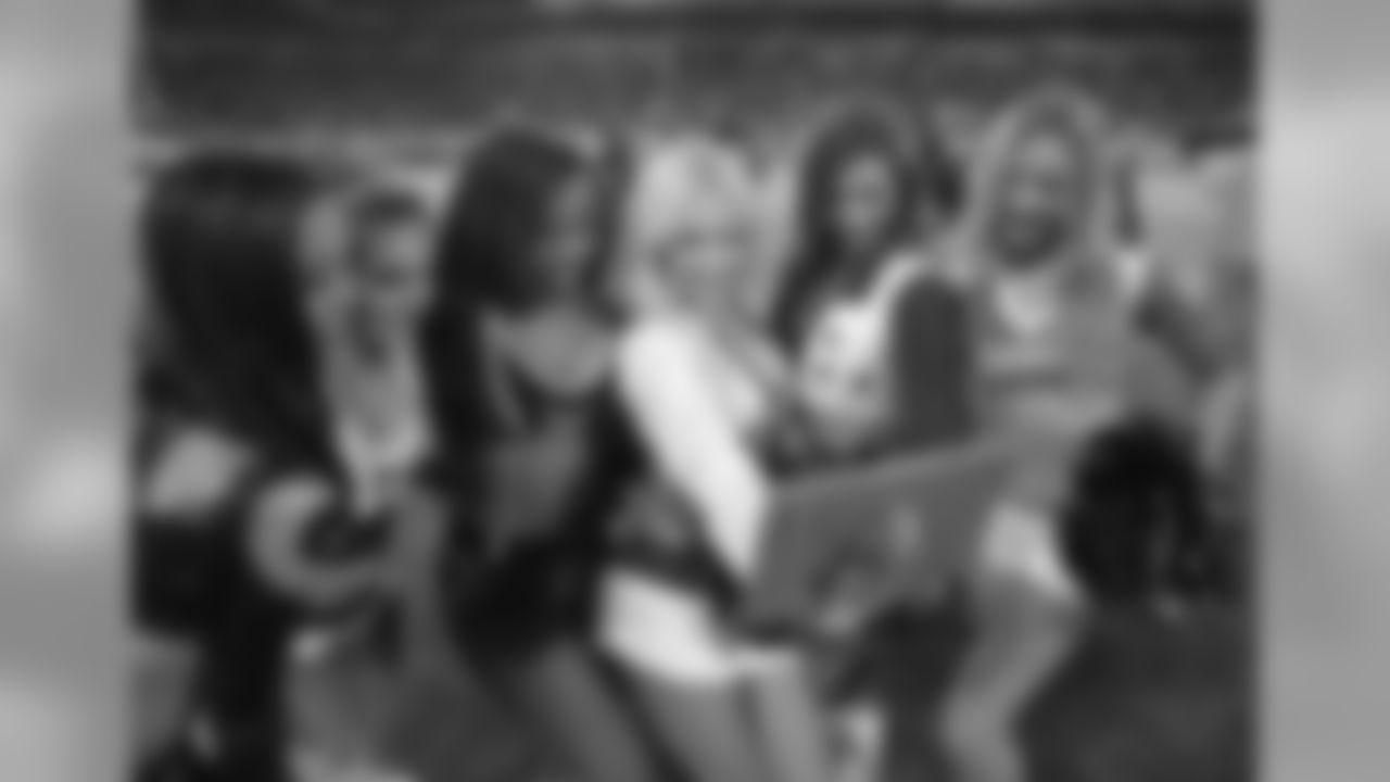 Alexandria snaps a selfie at the Pro Bowl alongside some fellow NFL cheerleaders