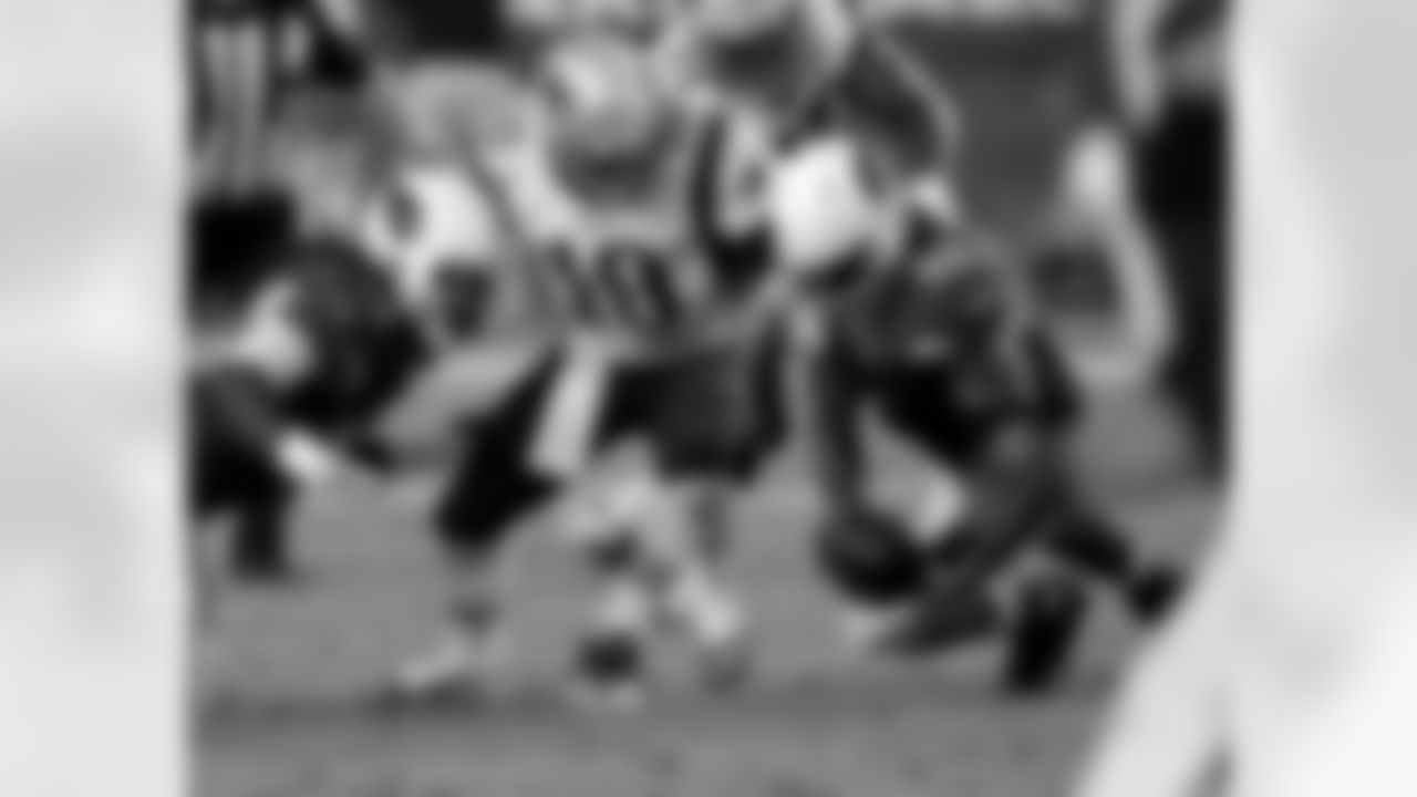 LB Chandler Jones recovers a fumble by New England QB Jimmy Garoppolo