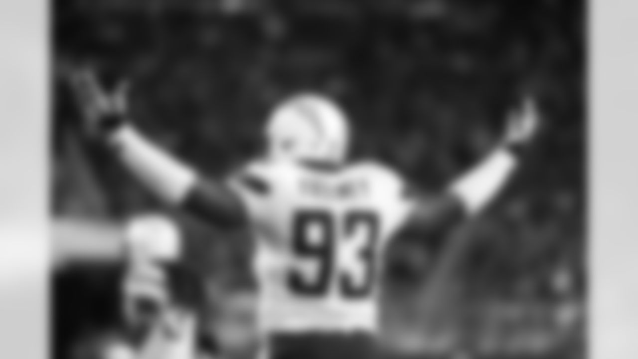 OLB Dwight Freeney