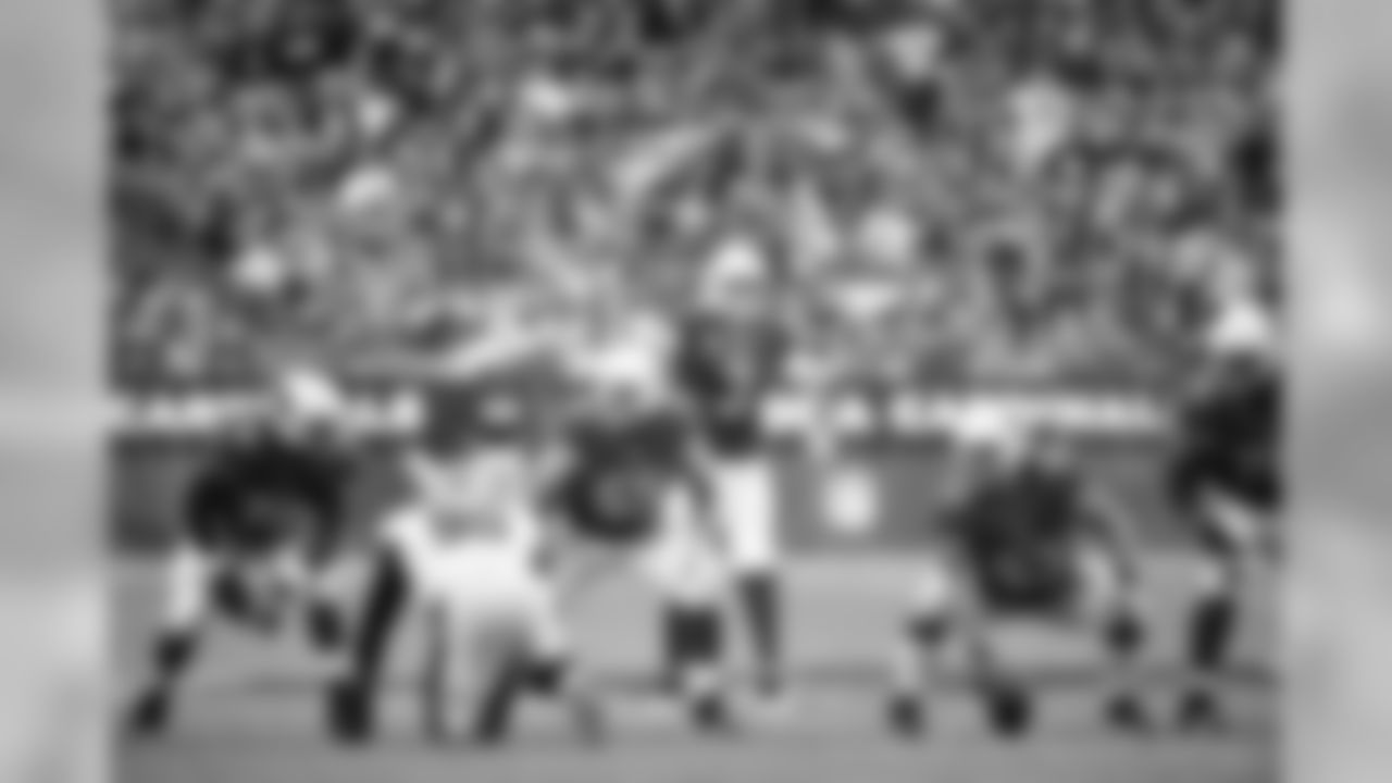 QB Carson Palmer signals at the line