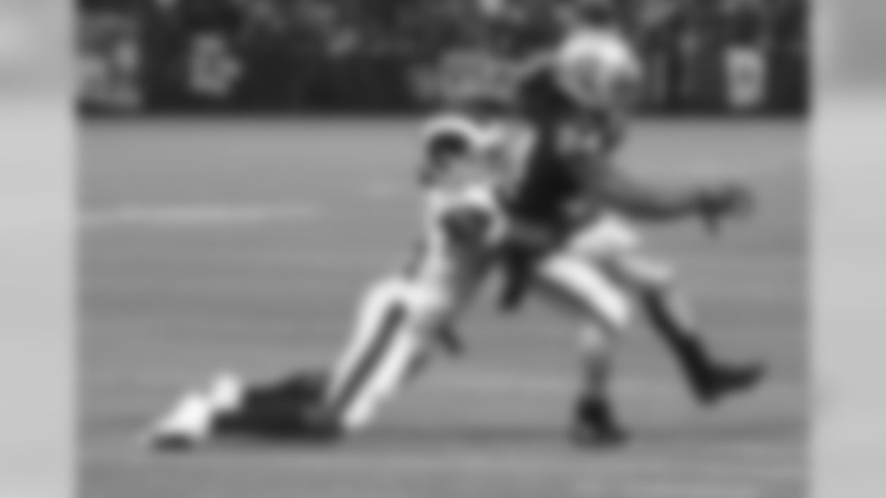 Linebacker Cory Littleton