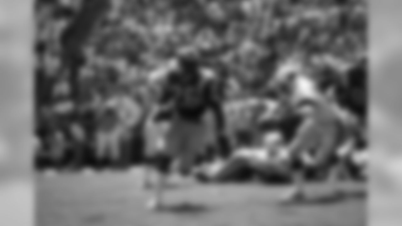 1979: Rams RB Wendell Tyler carries the ball
