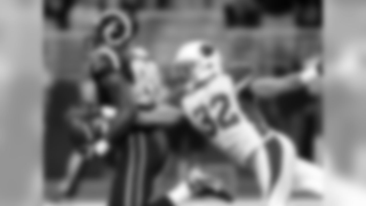 S Tyrann Mathieu makes a huge play to knock the ball loose from TE Jared Cook