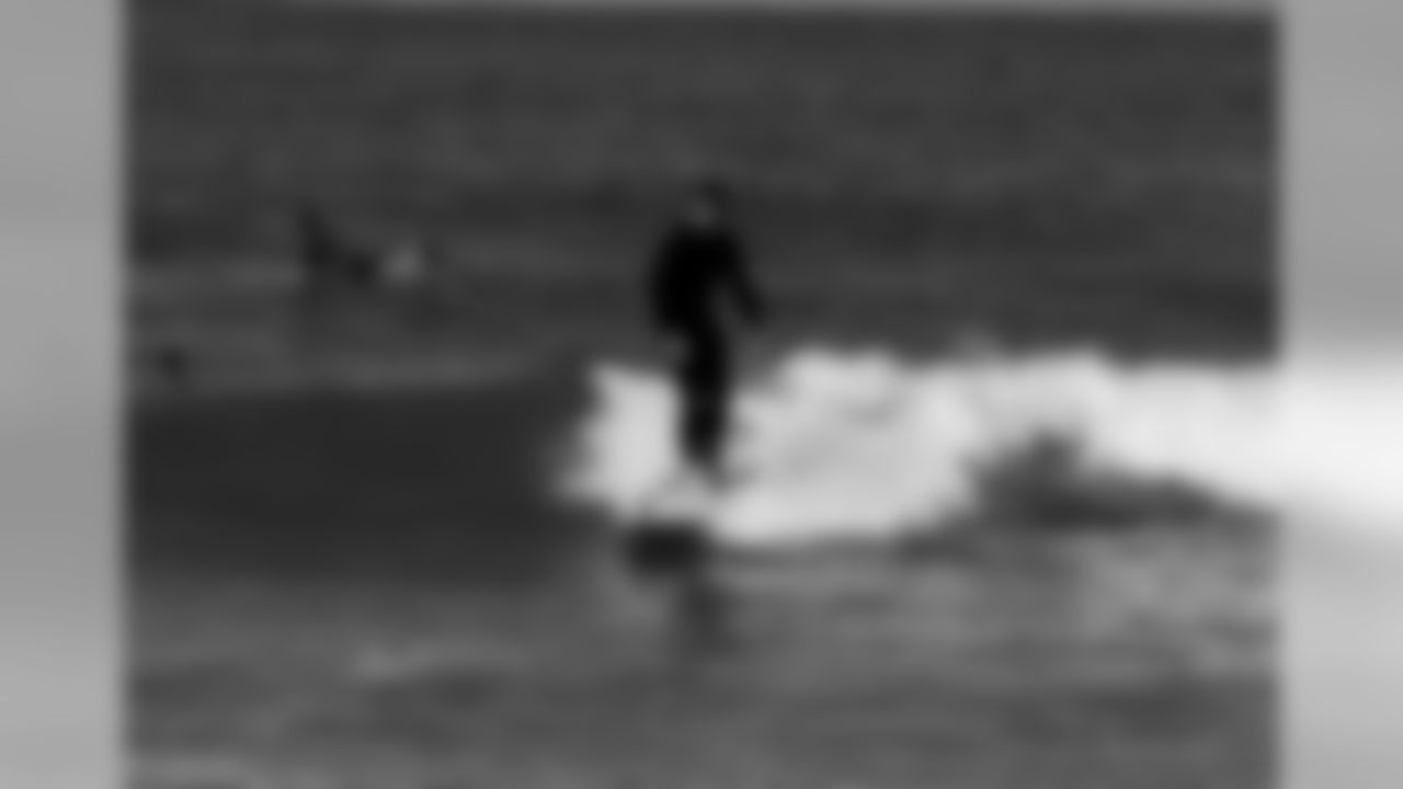 Niklas catches a wave