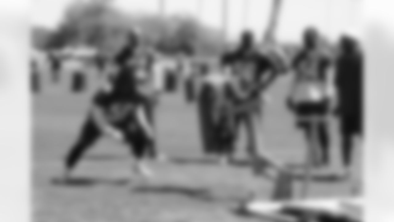 LB Reggie Walker sets to hit the sled