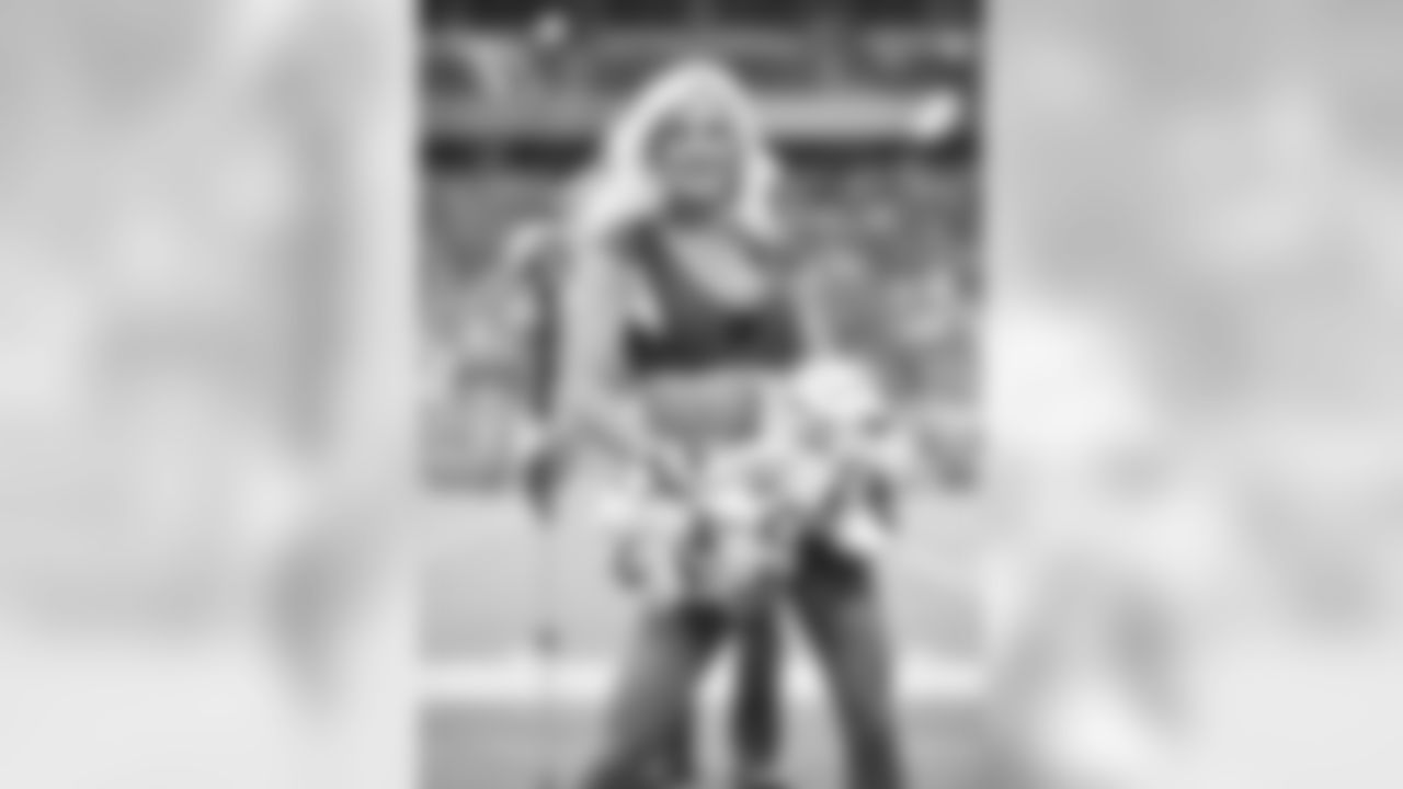 Images of the Cardinals cheerleaders during the Week 4 contest at State Farm Stadium