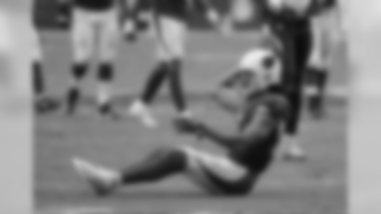 WR Larry Fitzgerald tosses the ball to the ref after making the catch