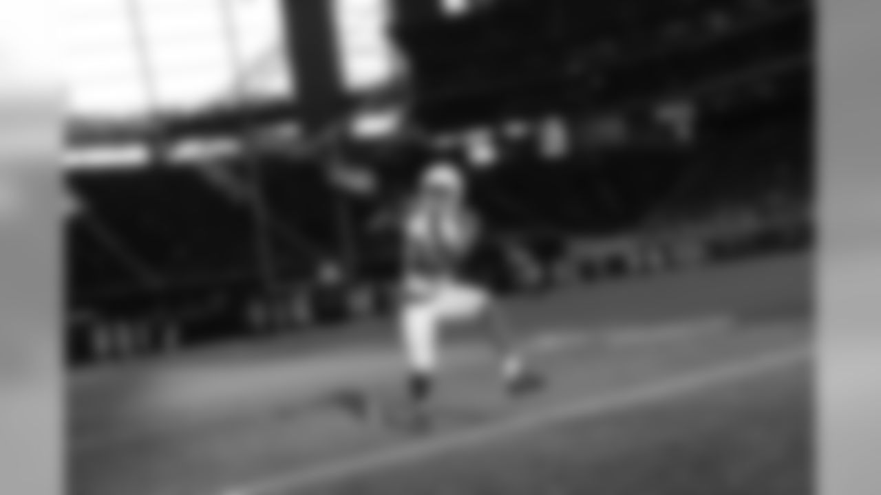 S Rudy Ford before the game