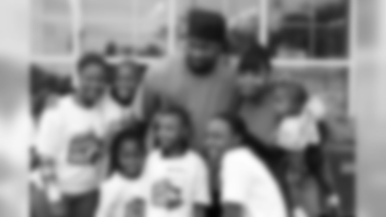 Darnell Dockett takes a group shot