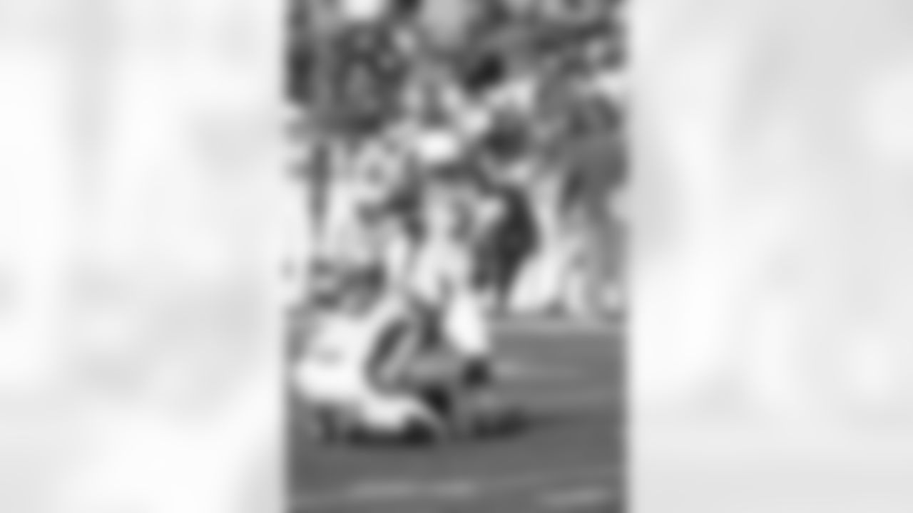 Jay Feely makes the kick