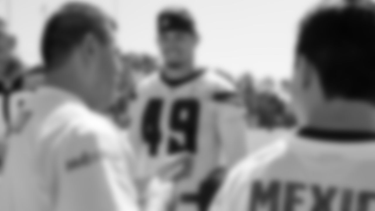 191004_NFLMexicoTochitoVisit_CME_023