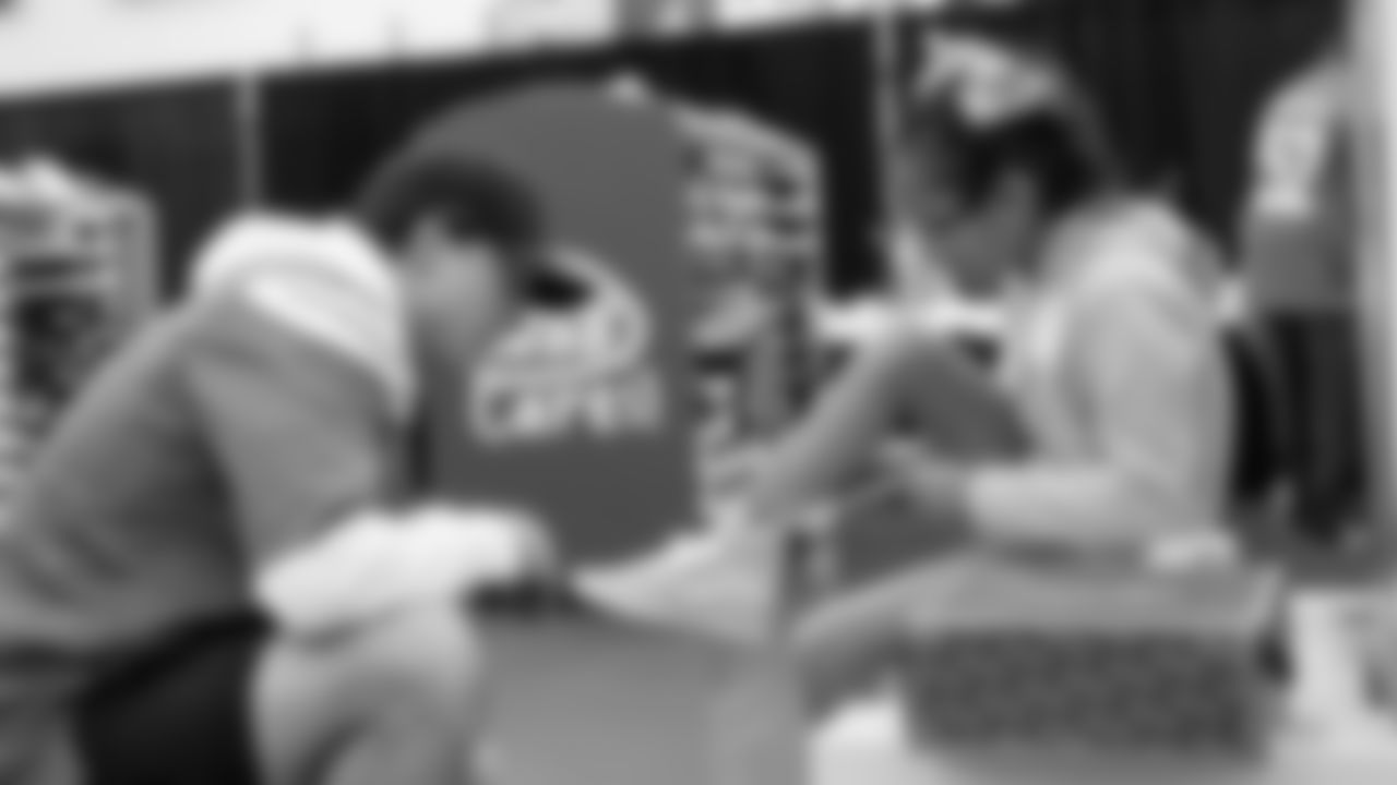 191203_ShoeGiveaway_CME_031