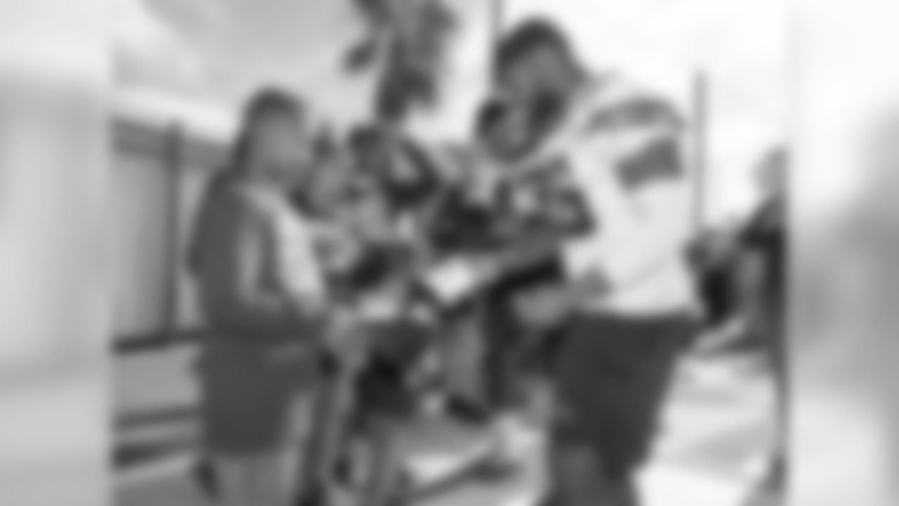 122018_Haywards_Hands030
