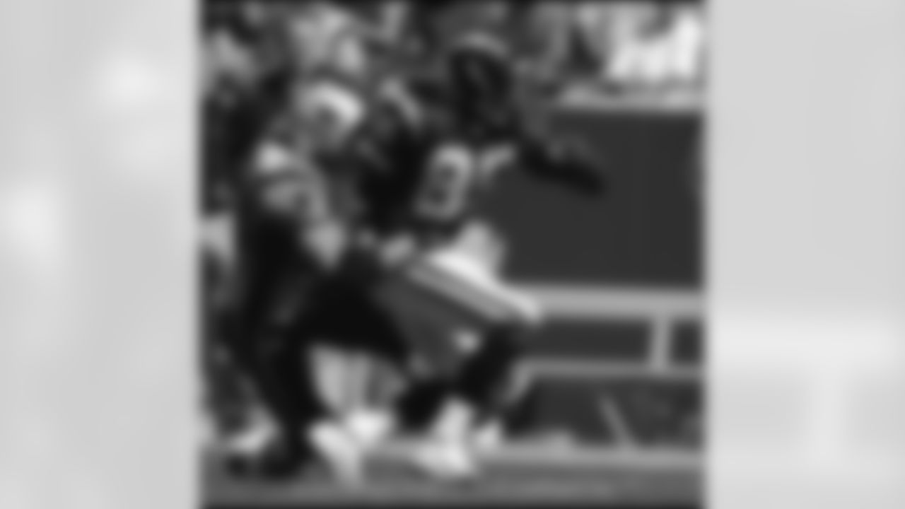 The San Diego Chargers offense took full advantage of the depleted New England Patriots defense en route to a dominating 41-17 victory. (Chargers.com/Mike Nowak)