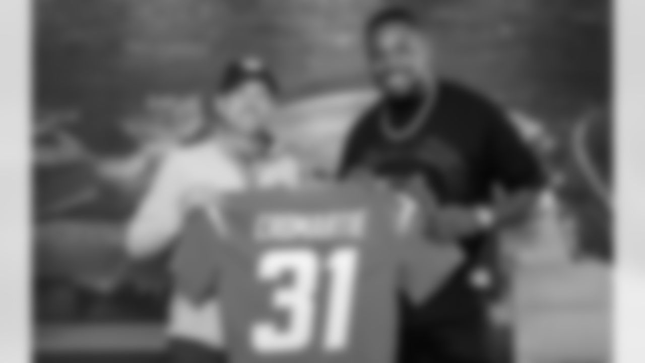 2221022_Cromartie_Liuget_Contract_MN_012