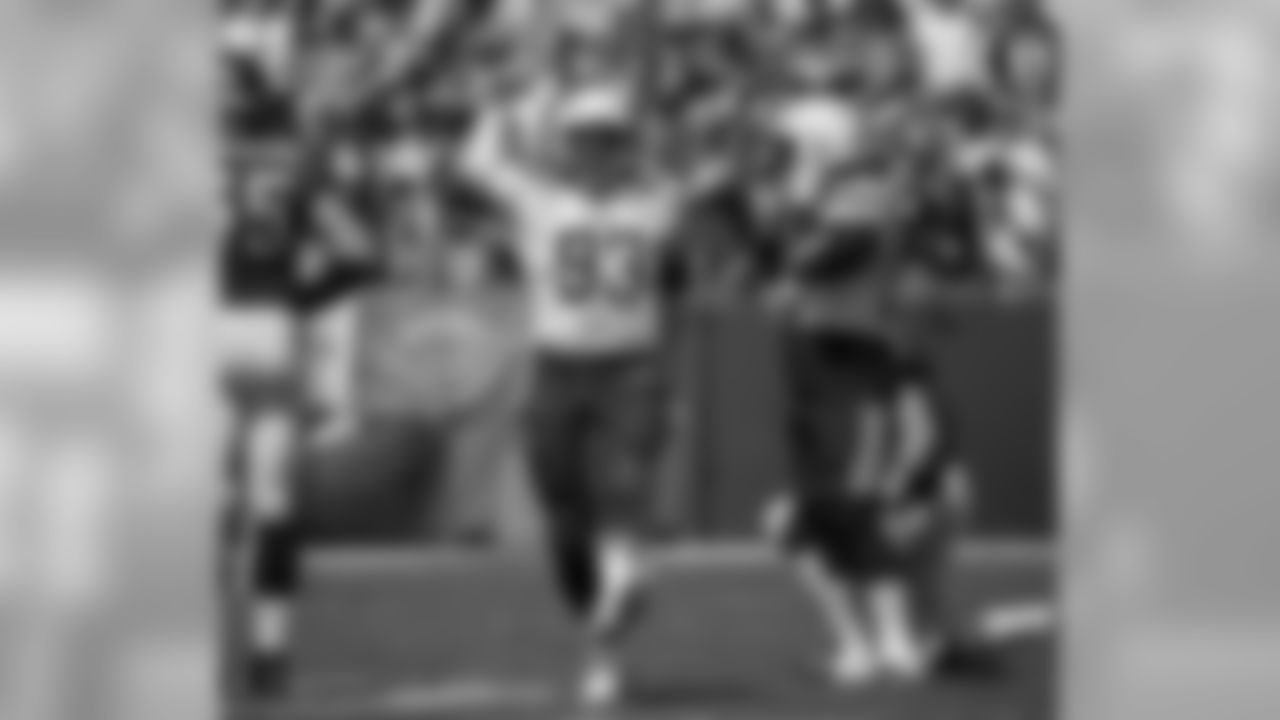 93 DE Darius Philon