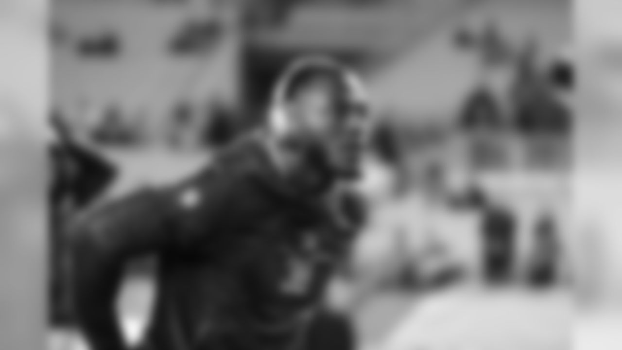 Detrez Newsome warms up before the Week 13 matchup against the Pittsburgh Steelers at Heinz Field.