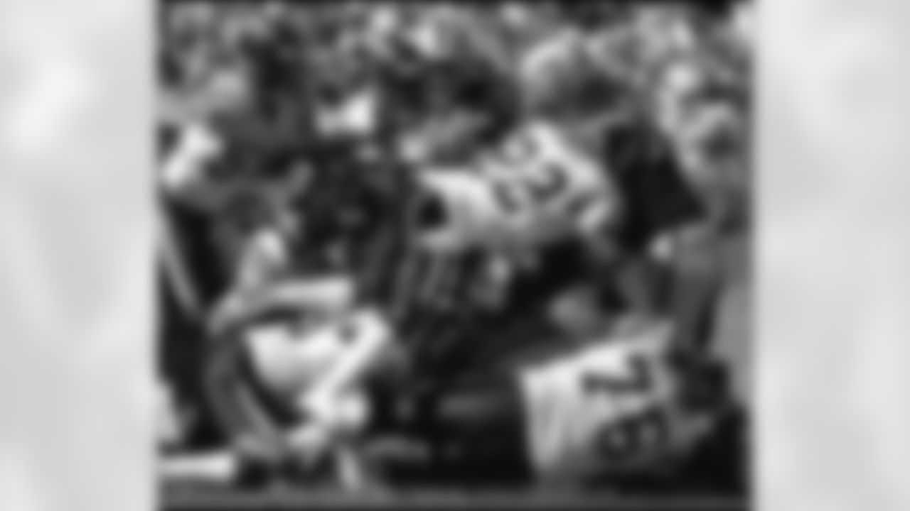 Led by yet another huge day from LaDainian Tomlinson, the Chargers picked up their fourth-straight win over the rival Raiders at McAfee Coliseum Sunday. The Bolts evened their record at 3-3 with the 27-14 victory. (Photo: Chargers.com/Mike Nowak)