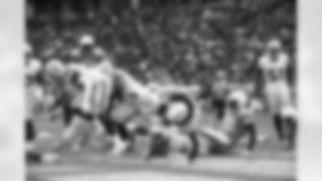 Melvin Gordon flies into the end zone for a touchdown during the Week 5 matchup against the Oakland Raiders at ROKiT Field at StubHub Center.