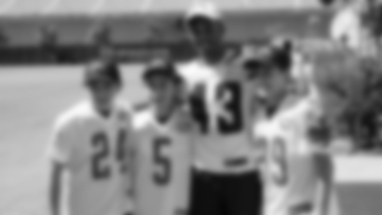 191004_NFLMexicoTochitoVisit_CME_042
