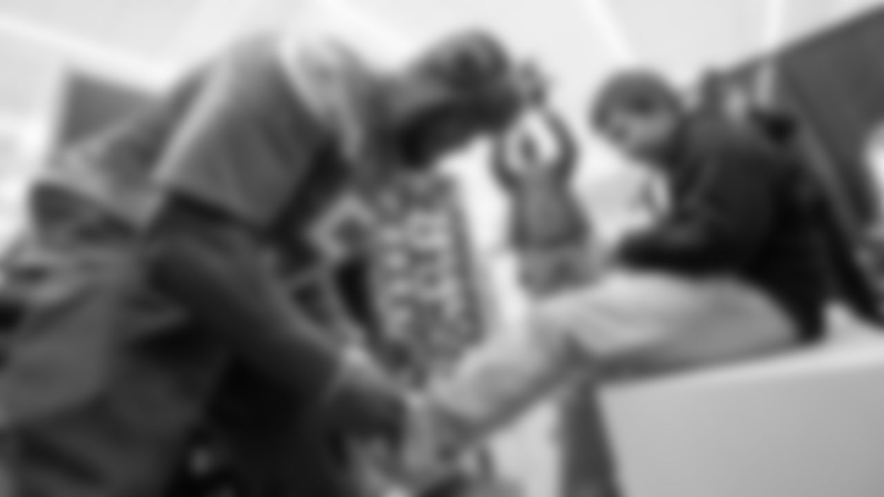 191203_ShoeGiveaway_CME_020