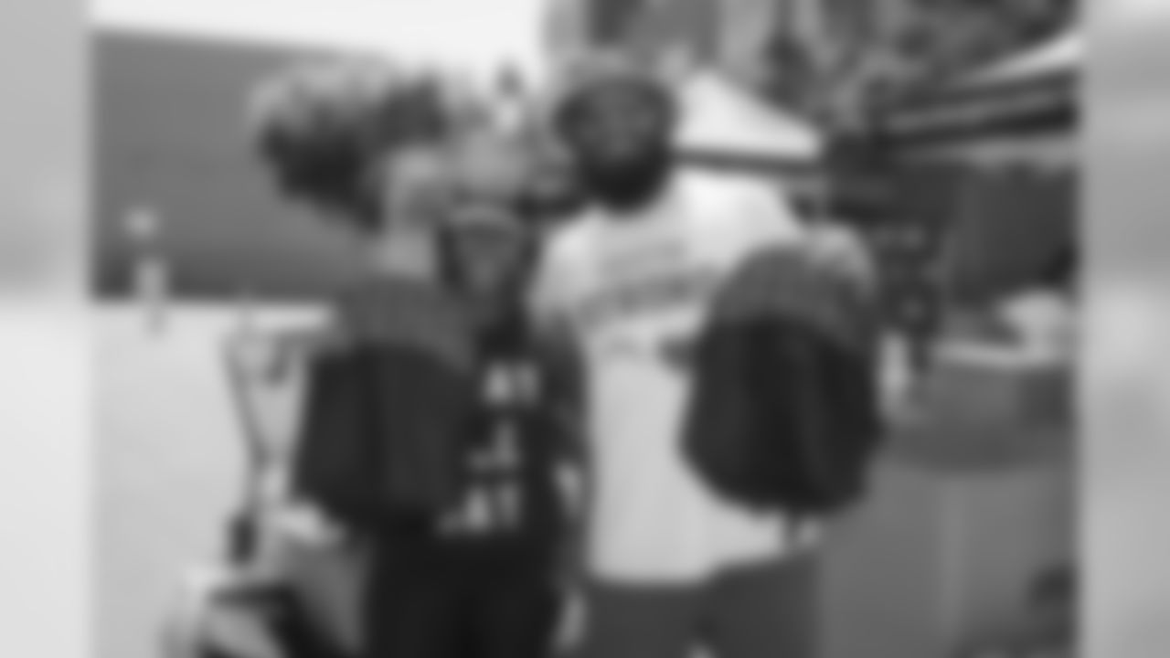 090617_food_drive_167.jpg