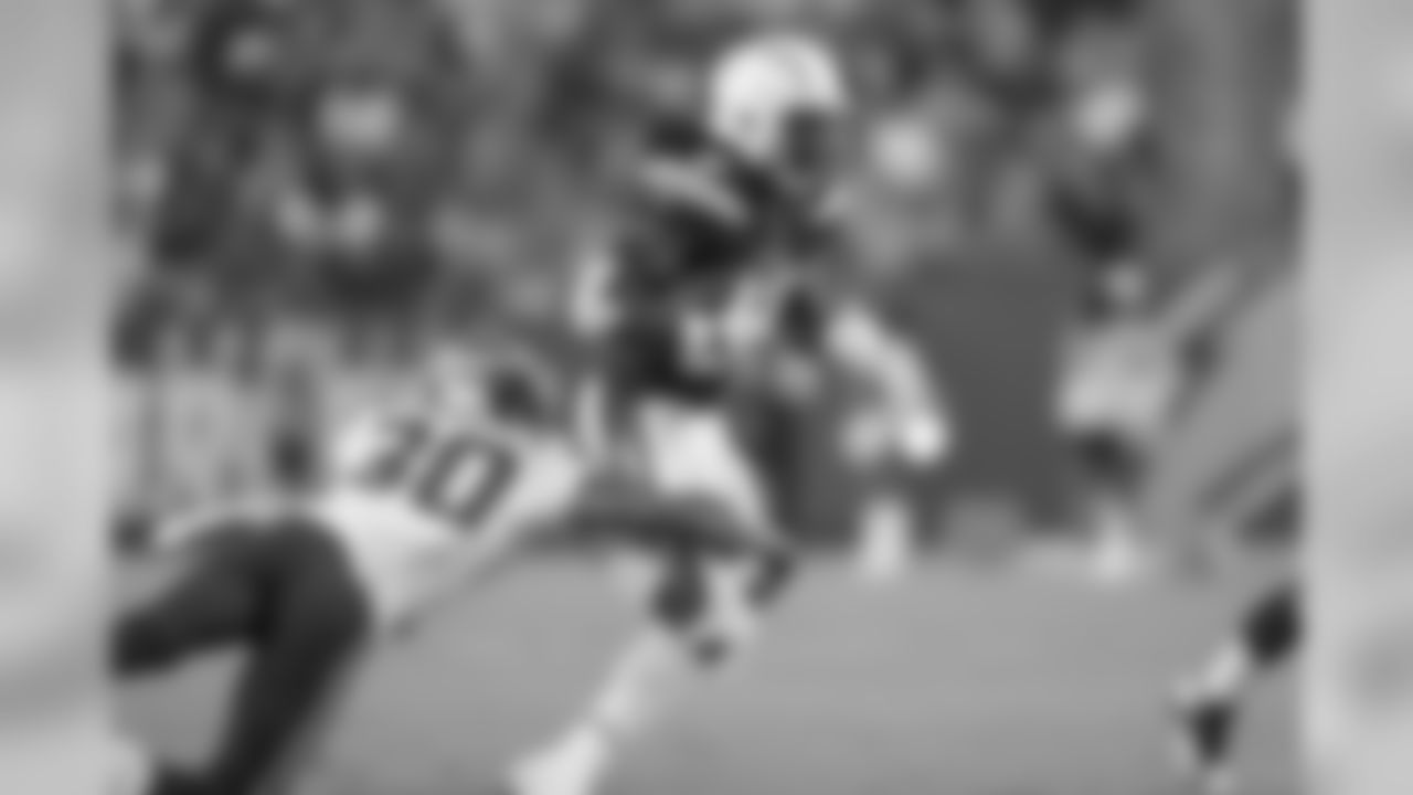 Melvin Gordon rushes downfield during the Chargers' preseason home opener against the Seattle Seahawks at ROKiT Field at StubHub Center.
