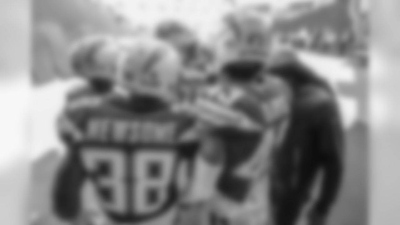 The team huddles before the Bolts' matchup against the LA Rams at LA Memorial Coliseum.