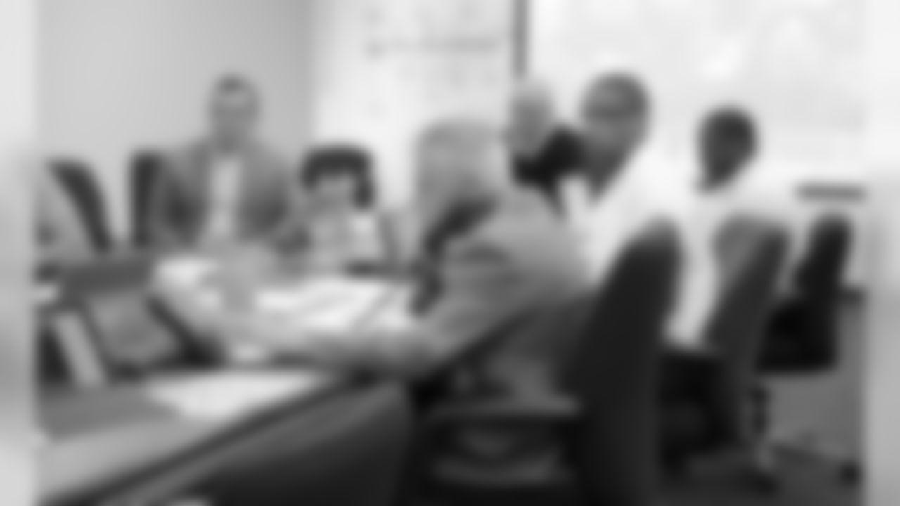 042519_Draft_Room_023