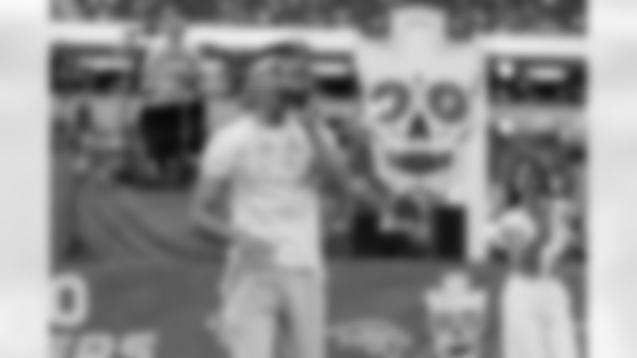 The Los Angeles Chargers play the Las Vegas Raiders on Sunday, October 1, 2023 at SoFi Stadium in Inglewood, CA.
[FINAL SCORE: LAC 24 - LV 17]