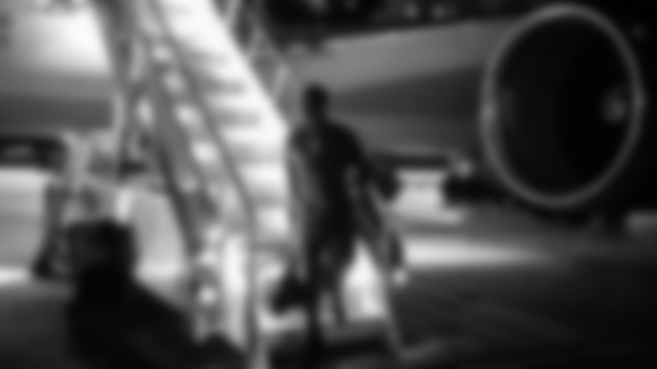 191206_LACatJAX_Arrivals_001