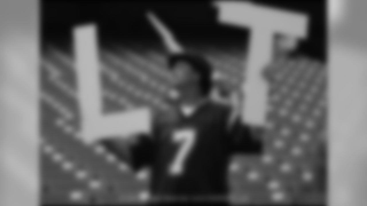 A last minute stand at the Meadowlands gave the Chargers their fifth win of the season. The Bolts stopped New York four times inside their own 10-yard line to preserve a 31-26 victory.