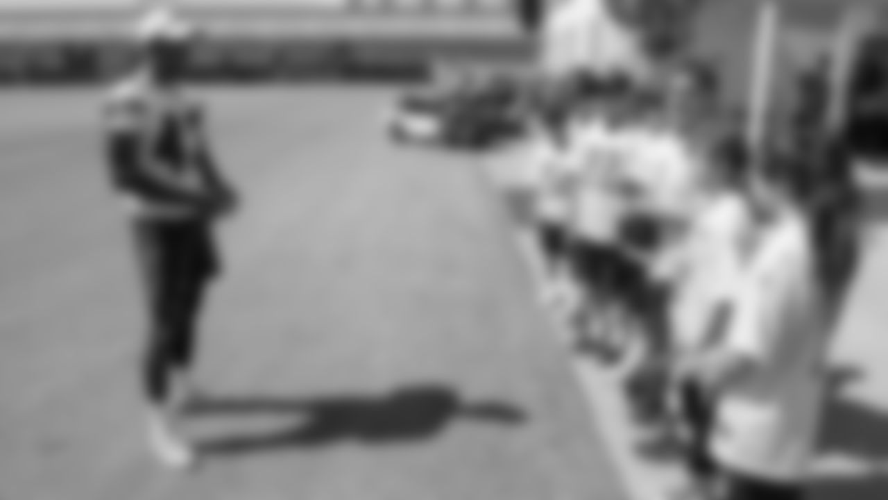 191004_NFLMexicoTochitoVisit_CME_027