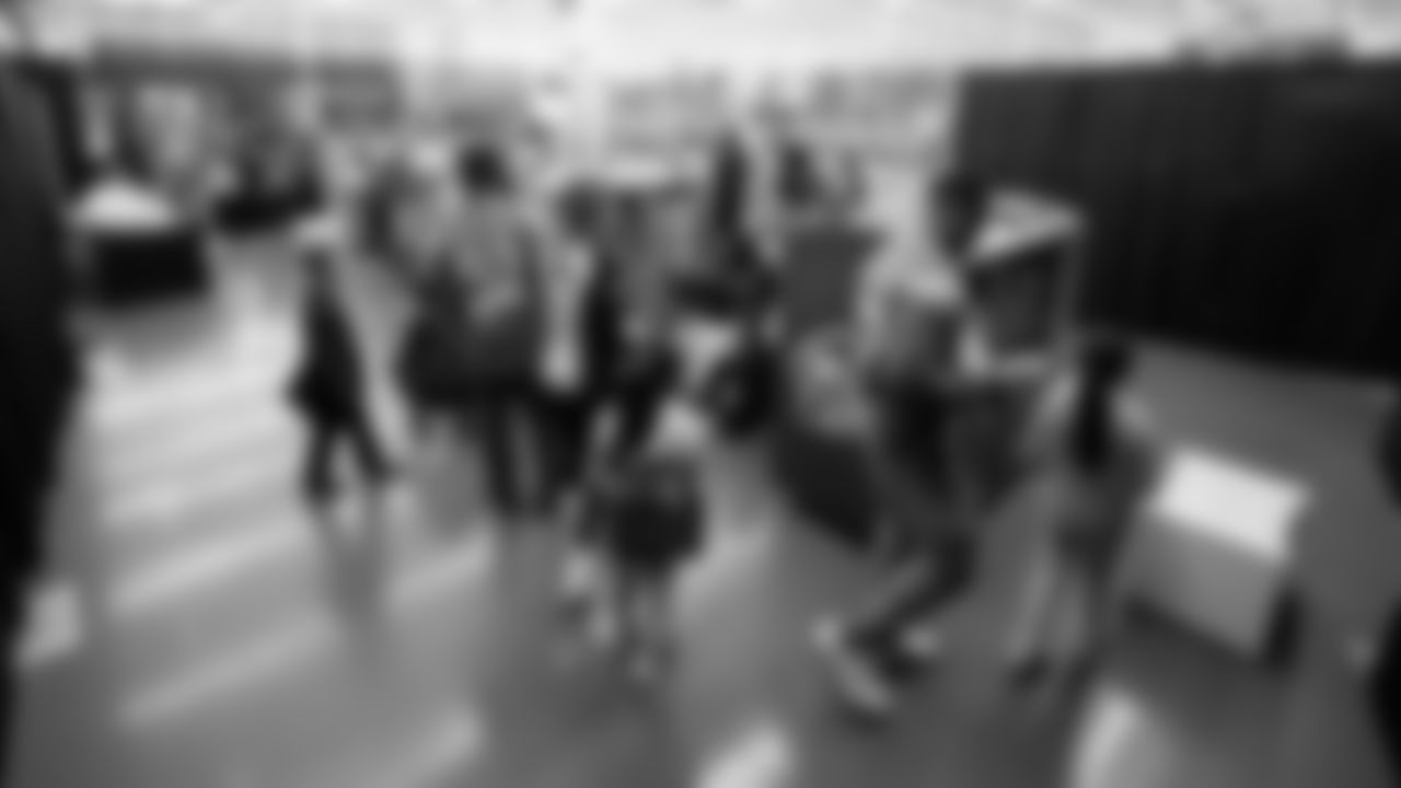 191203_ShoeGiveaway_CME_015