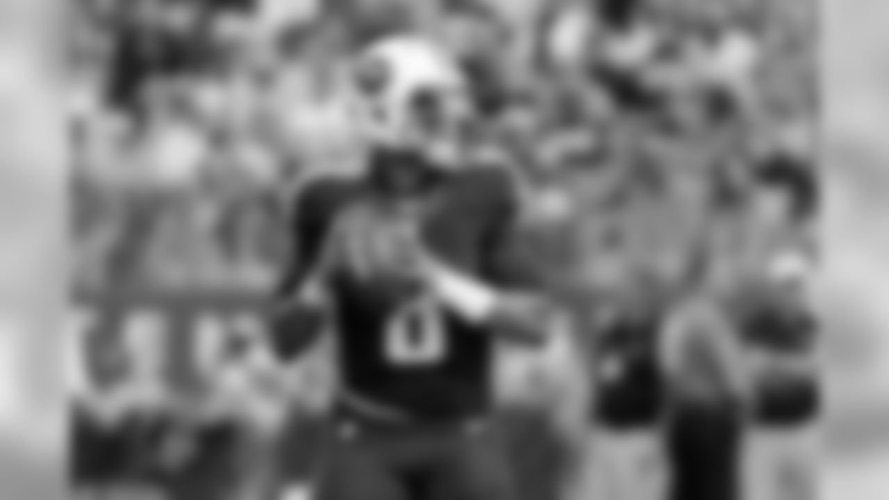 Tennessee Titans quarterback Marcus Mariota (8) rolls out to pass against the Cleveland Browns in the first half of an NFL football game Sunday, Oct. 16, 2016, in Nashville, Tenn. (AP Photo/James Kenney)