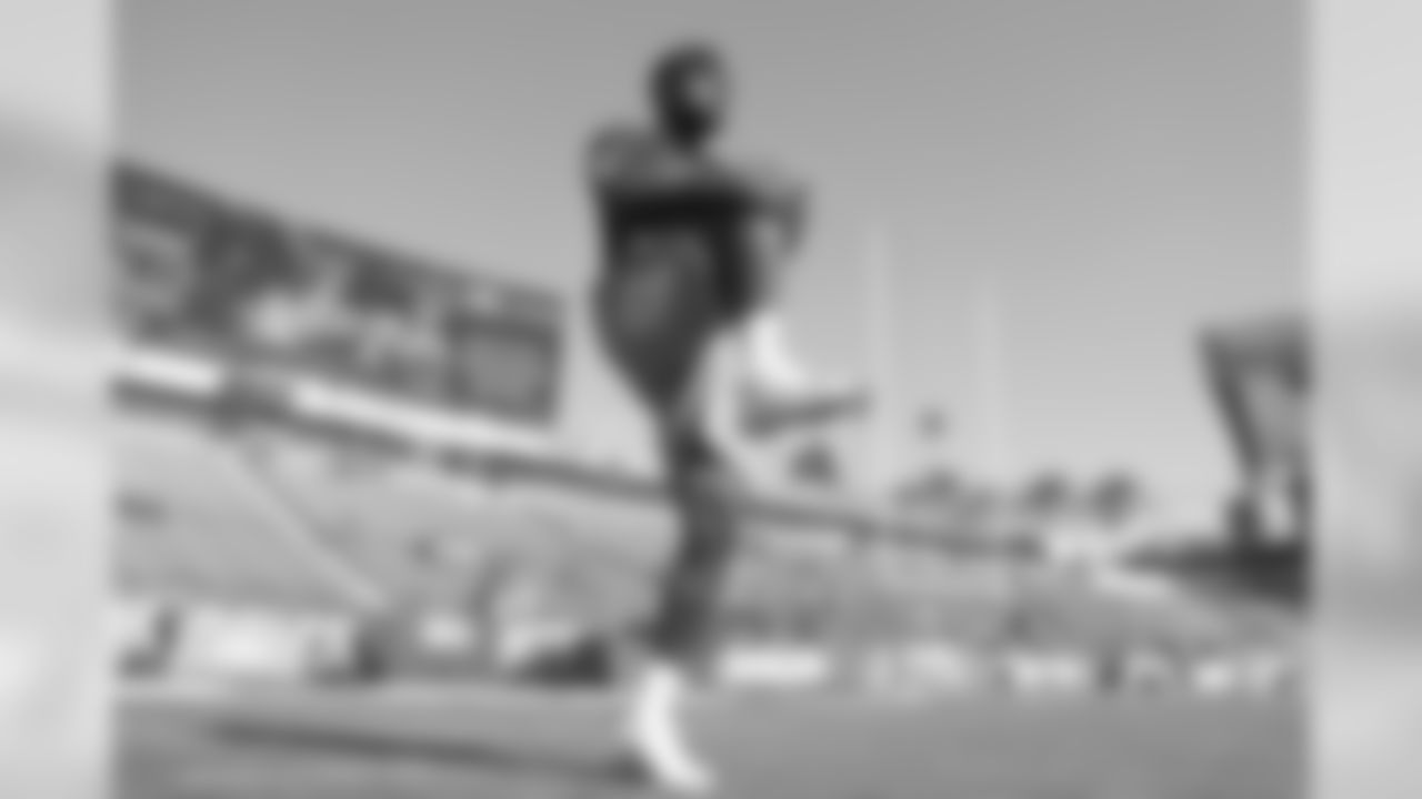 Casey Hayward warms up before the Week 11 contest against the Denver Broncos.