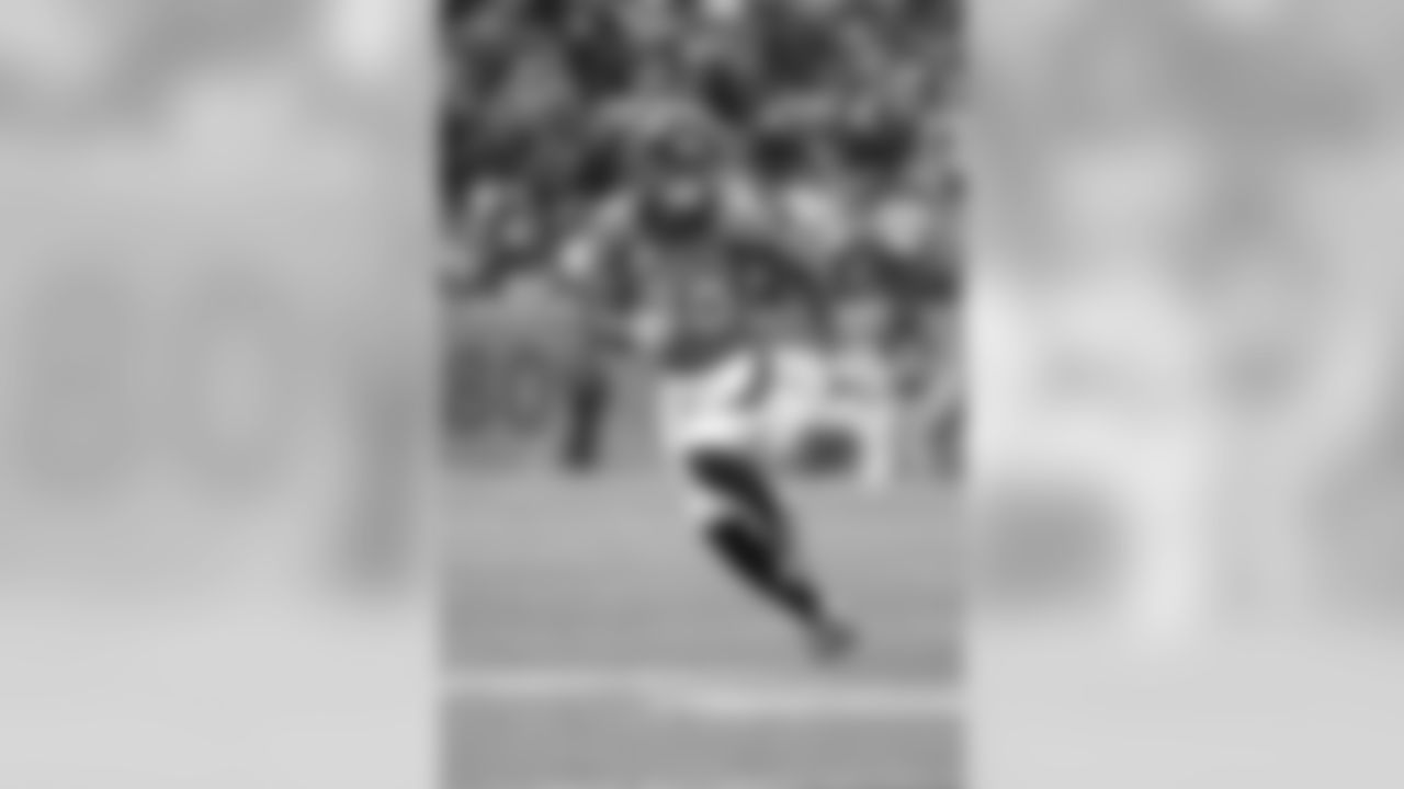 Denver Broncos receiver Demaryius Thomas runs a pass route in action against the Oakland Raiders during an NFL football game on Sunday, Jan. 1, 2017 in Denver. The Broncos won the game 24-6. (G. Newman Lowrance via AP)