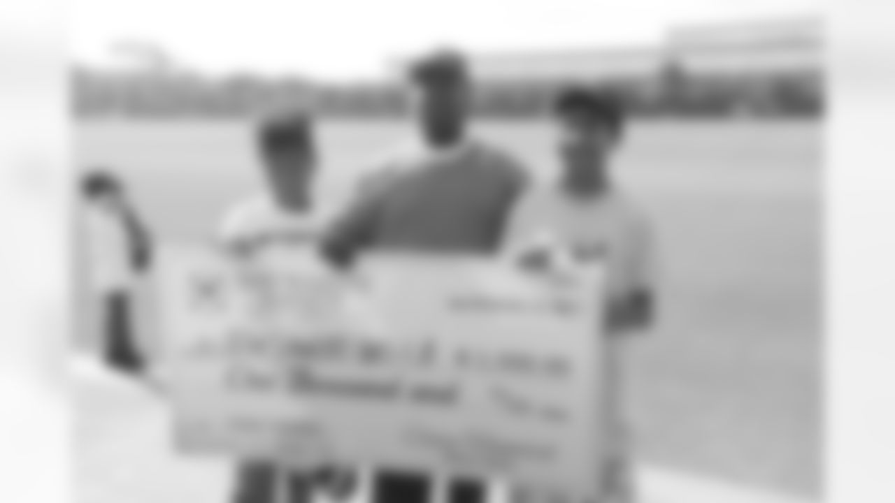 122018_Haywards_Hands120