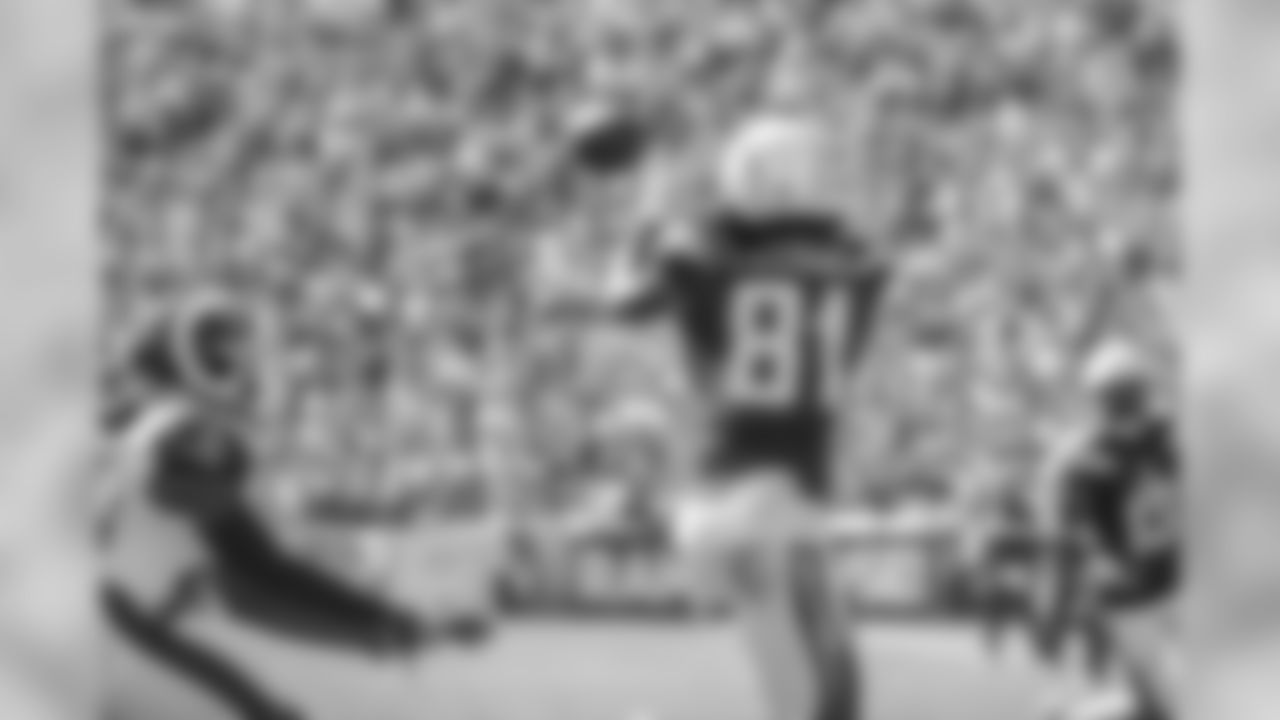 Mike Williams catches a pass from Philip Rivers for a touchdown during the Bolts' matchup against the LA Rams at the LA Memorial Coliseum.
