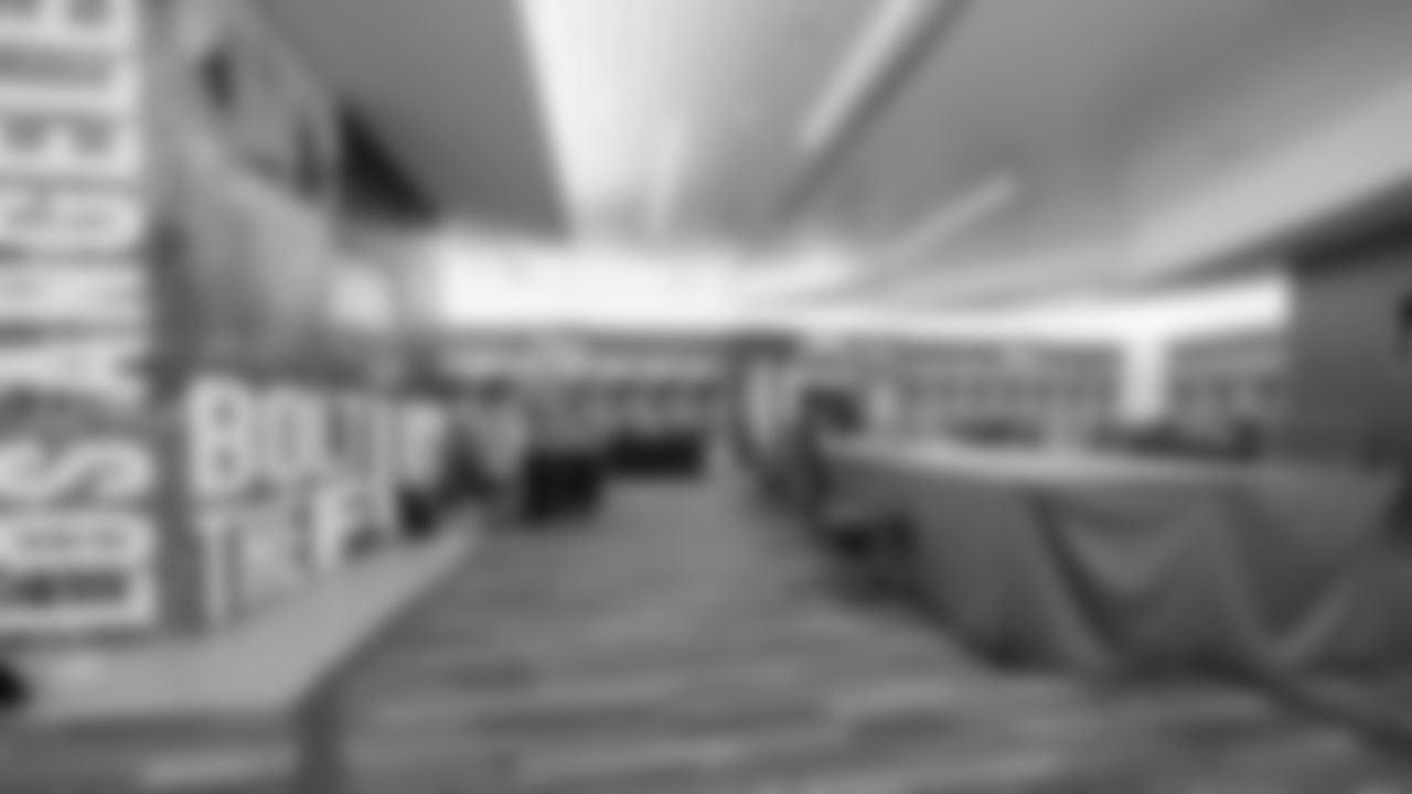 220428_DraftRoomGallery_010