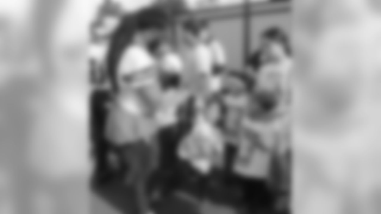 122018_Haywards_Hands062