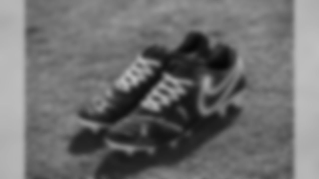 112117_cleats_075.jpg