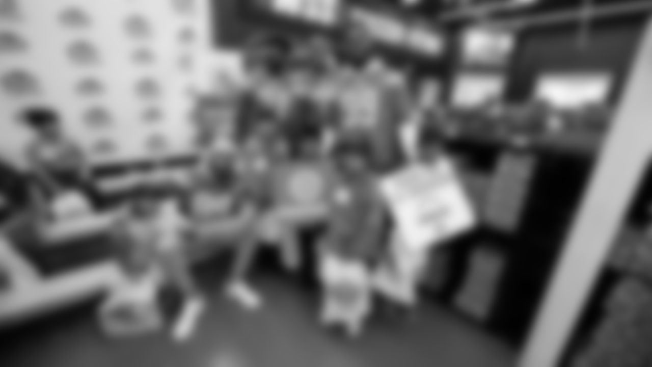 191203_ShoeGiveaway_CME_040