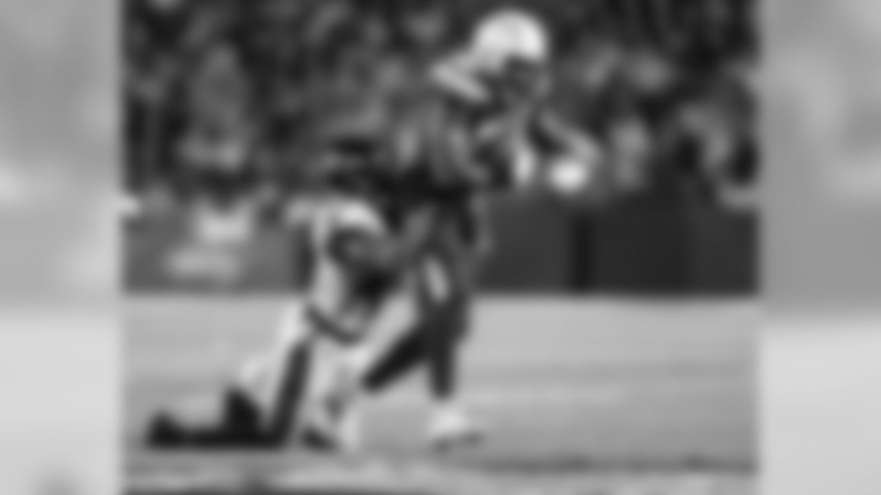 Virgil Green turns to run after catching a pass from Philip Rivers during the Week 16 matchup against the Baltimore Ravens at ROKiT Field at StubHub Center.