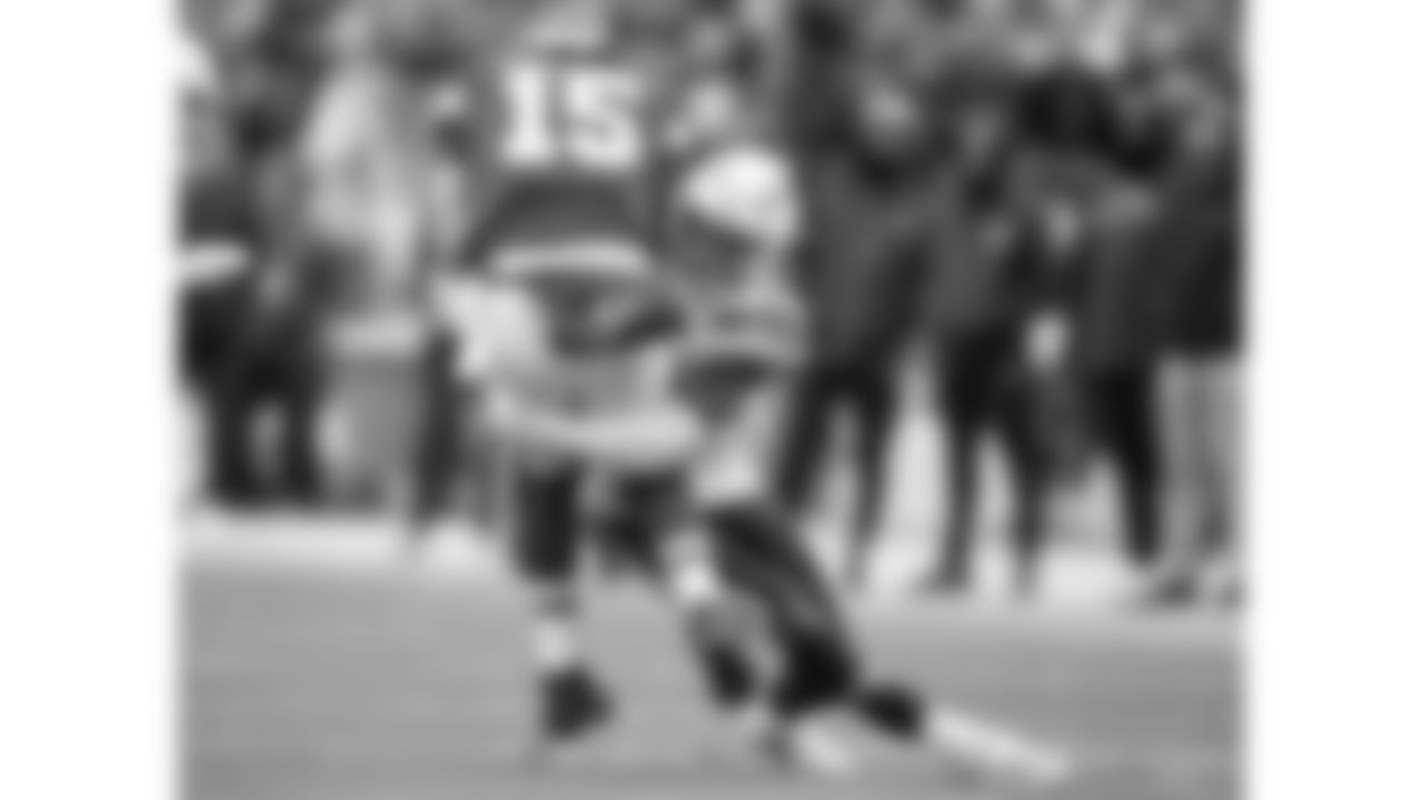 046_191229_LACatKC_MN_567