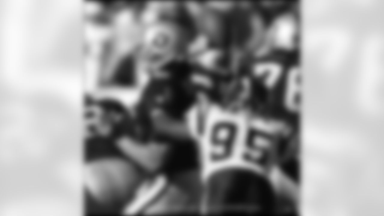 Led by yet another huge day from LaDainian Tomlinson, the Chargers picked up their fourth-straight win over the rival Raiders at McAfee Coliseum Sunday. The Bolts evened their record at 3-3 with the 27-14 victory. (Photo: Chargers.com/Mike Nowak)