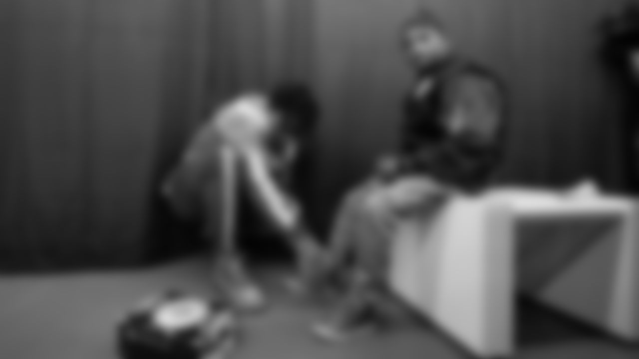 191203_ShoeGiveaway_CME_046