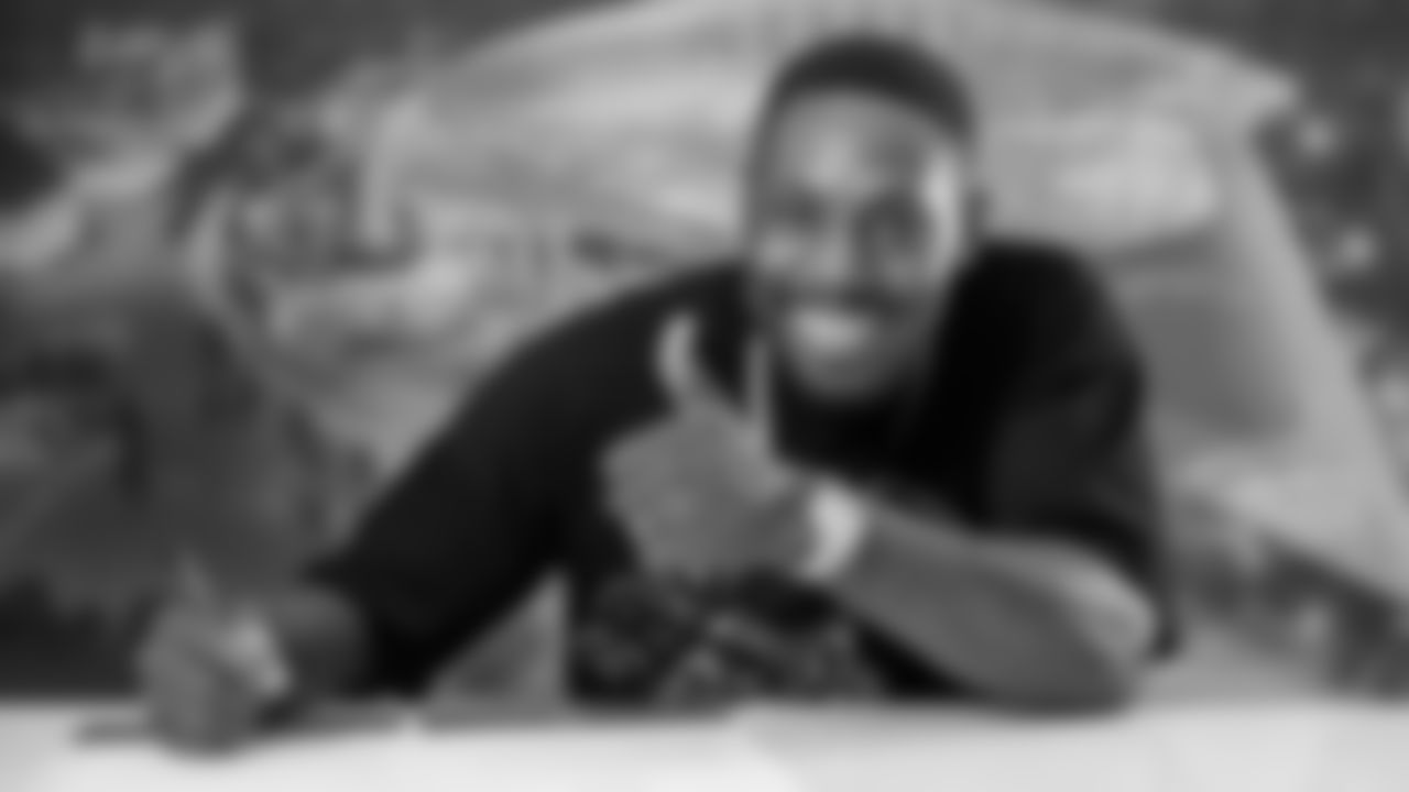 2221022_Cromartie_Liuget_Contract_MN_011