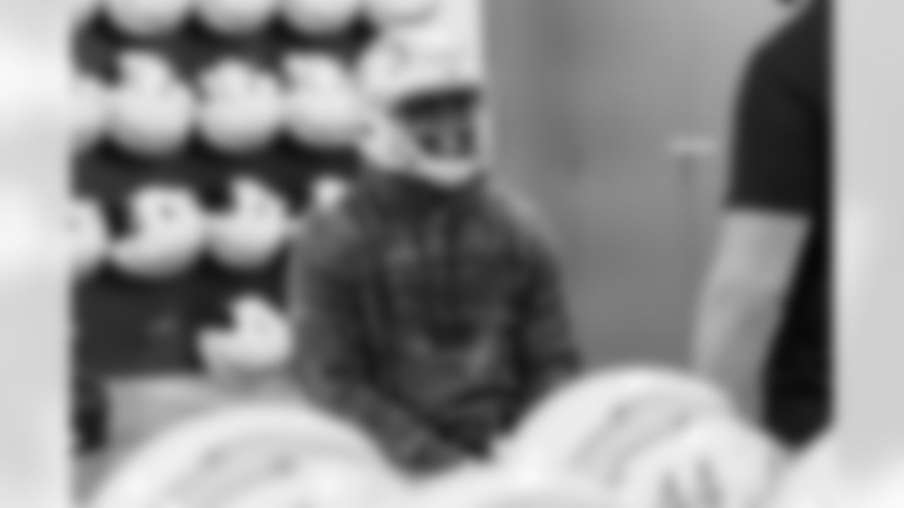 The Chargers 2023 rookie class gets fitted for their gear