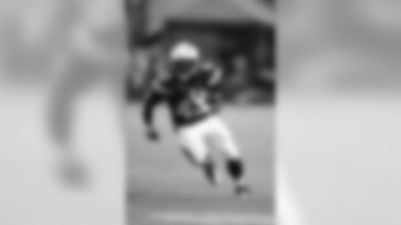 San Diego Chargers running back Branden Oliver moves upfield while playing the Arizona Cardinals during the second half of an NFL preseason football game Thursday, Aug. 28, 2014, in San Diego. (AP Photo/Lenny Ignelzi)